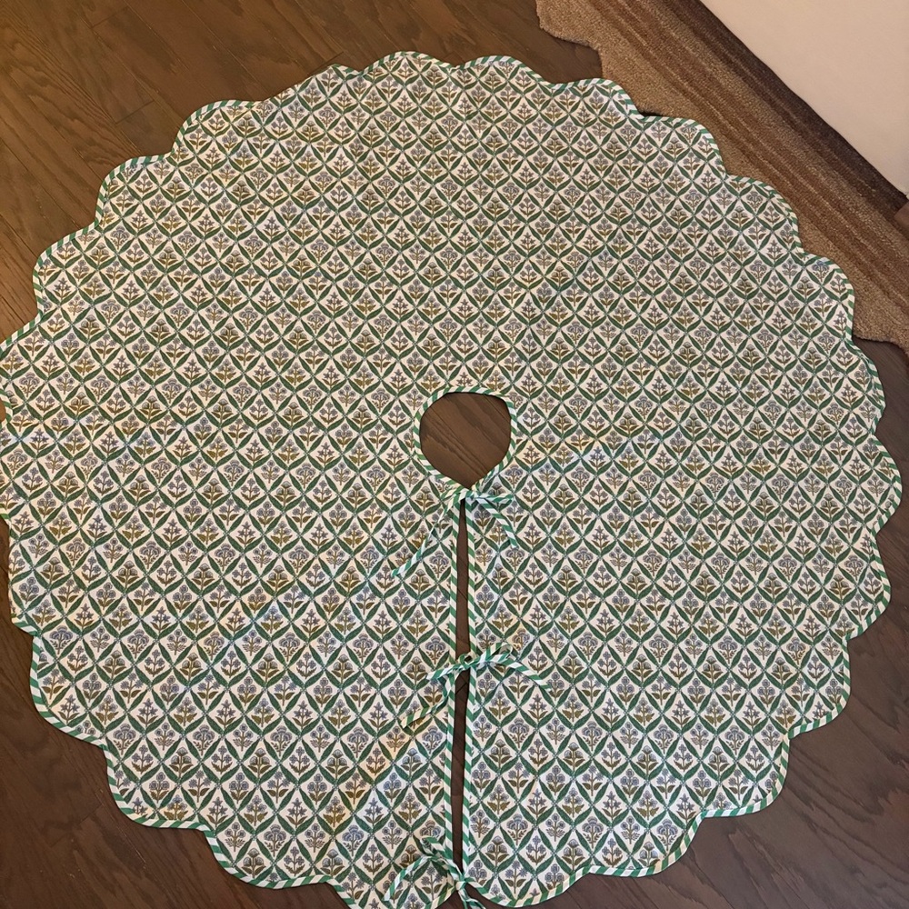 Block print scalloped tree skirt